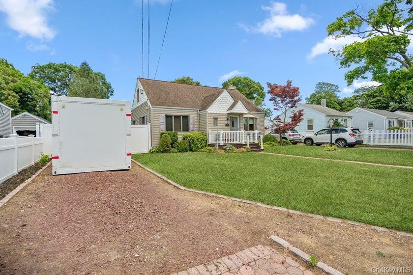 Set on a level, fully fenced property in East Islip, this 3 - photo 2