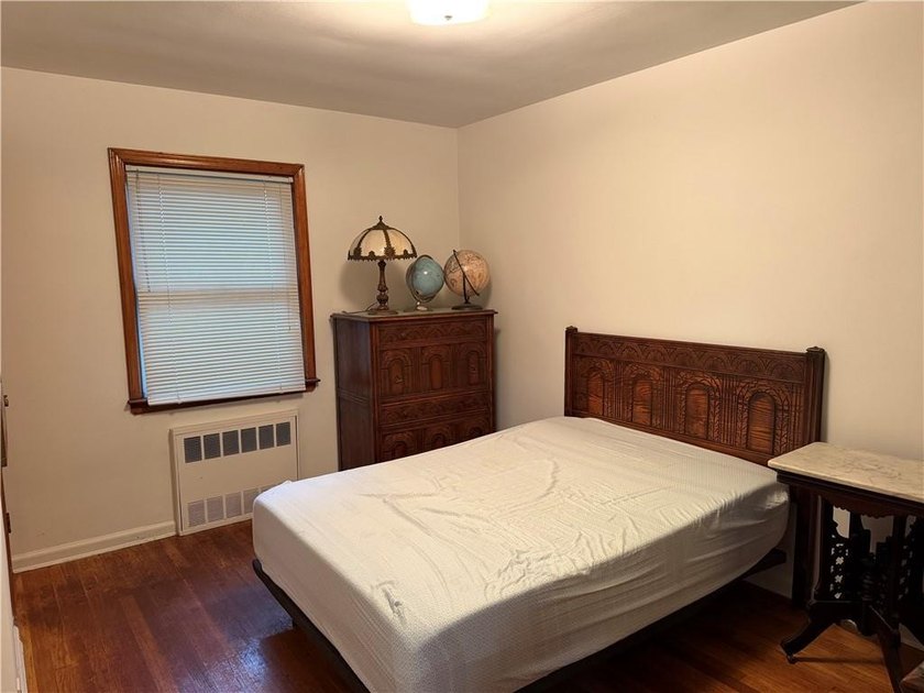Outstanding opportunity to own a spacious brick ranch on an - photo 5