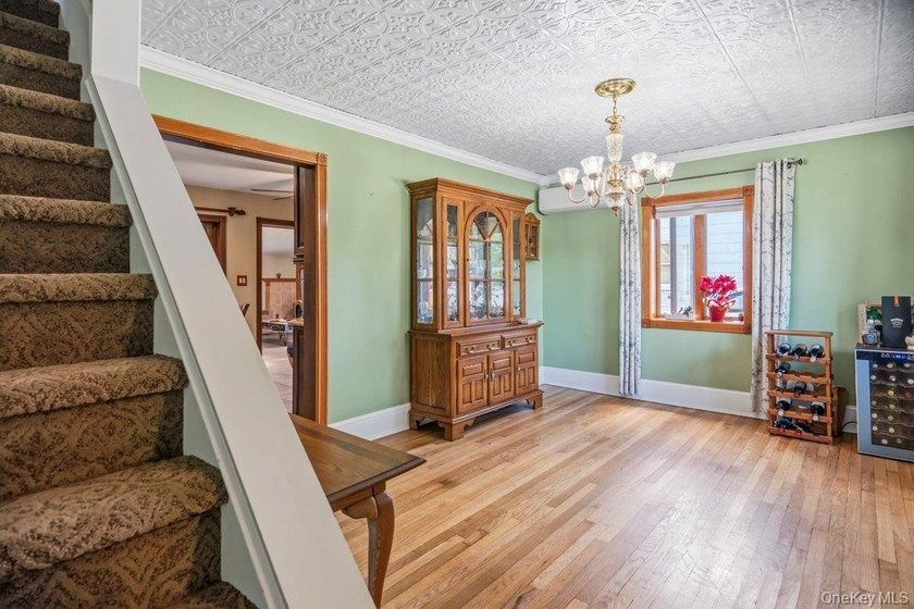 Set on a level, fully fenced property in East Islip, this 3 - photo 5