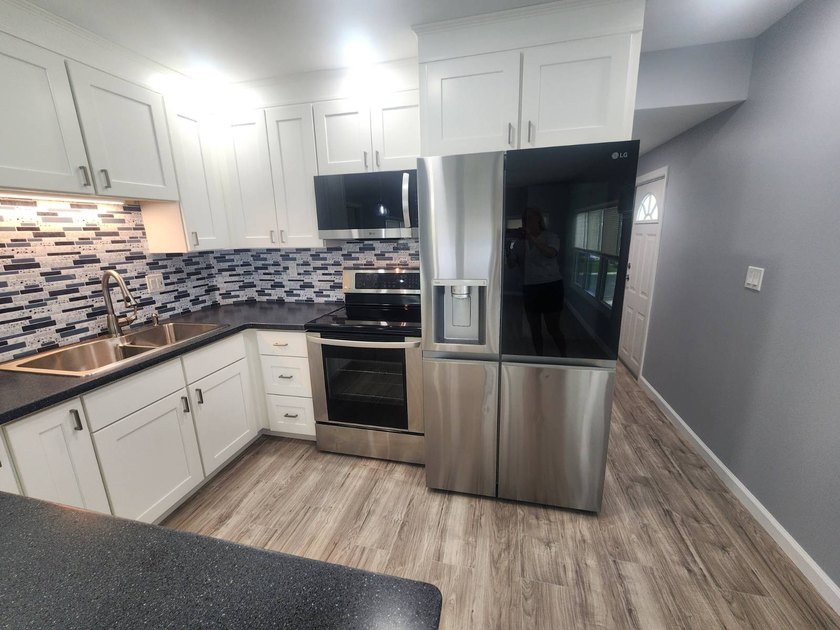 Welcome to this fully remodeled manufactured home in a wonderful - photo 8