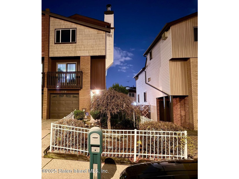 Quite possibly the home you have been waiting for! This spacious - photo 2