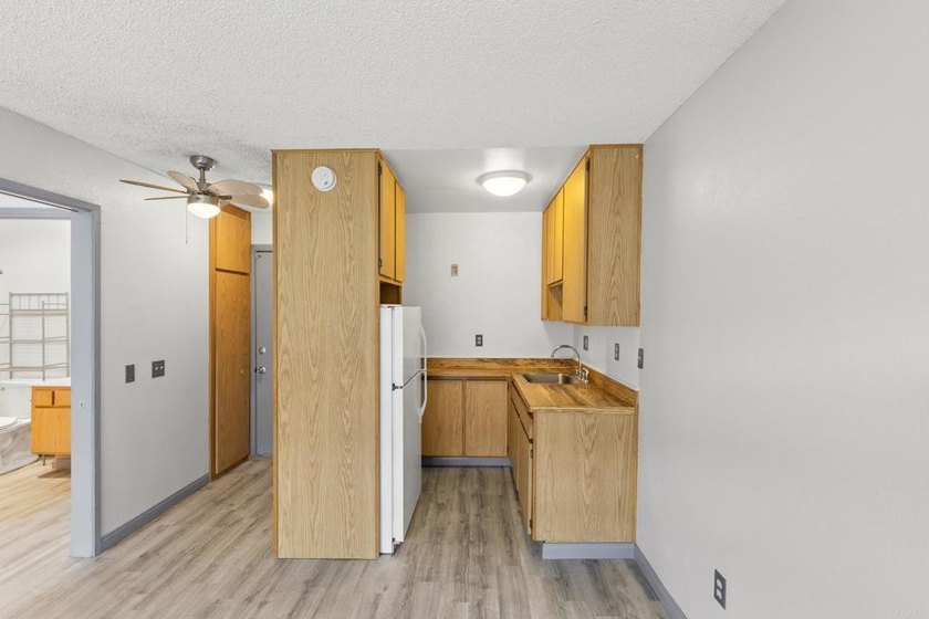 Cute condo in over age 55 complex with no age restriction on - photo 3
