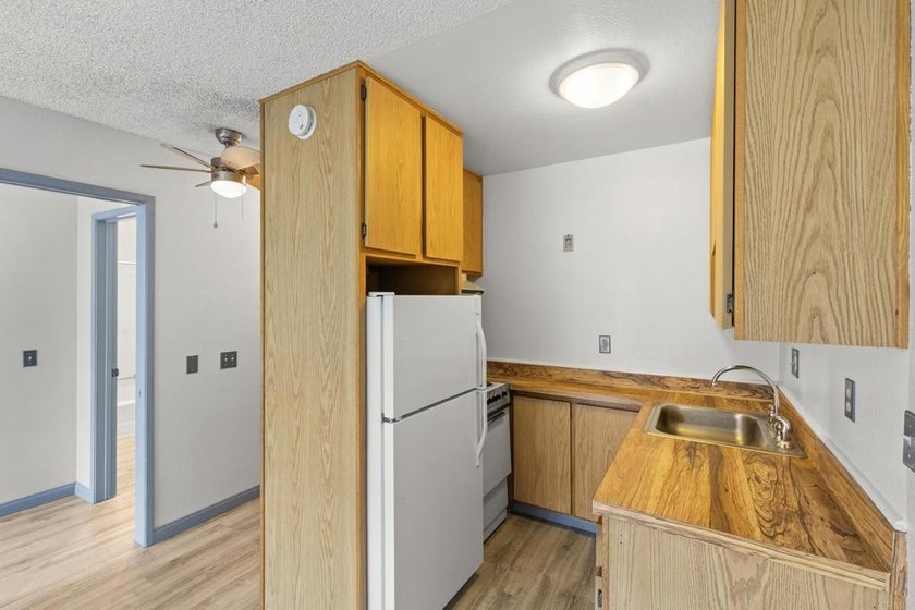 Cute condo in over age 55 complex with no age restriction on - photo 6