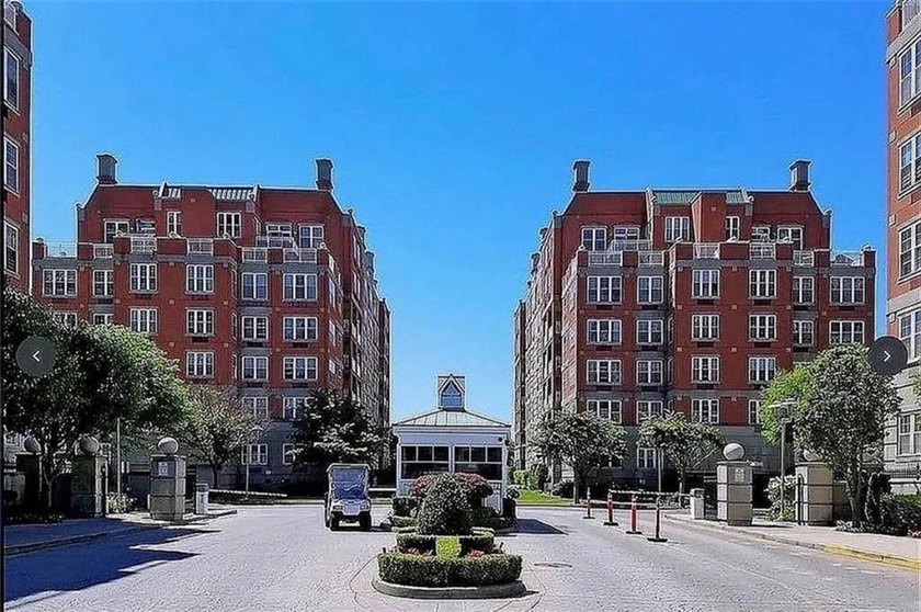 Ocean front Complex Oceana Condominium &amp; Club is one of the most - photo 3
