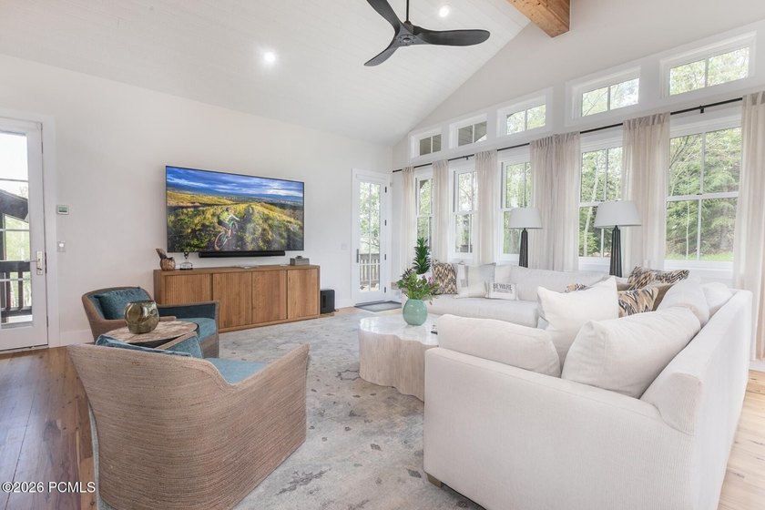 Location, luxury, and indoor/outdoor space abound at 2585 Aspen - photo 4