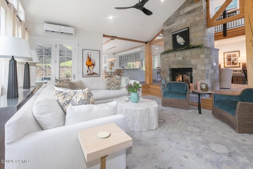 Location, luxury, and indoor/outdoor space abound at 2585 Aspen - photo 5