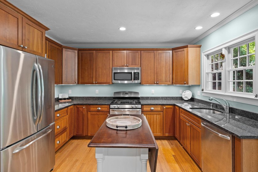 Experience the best of downtown Falmouth from this immaculate - photo 8