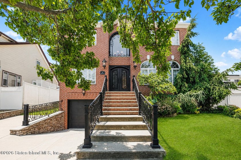 Gorgeous 4 bedroom, 4 bath, 2 Family Center Hall Colonial in - photo 2