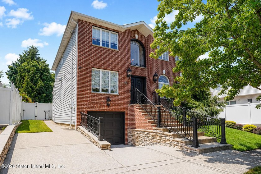 Gorgeous 4 bedroom, 4 bath, 2 Family Center Hall Colonial in - photo 3
