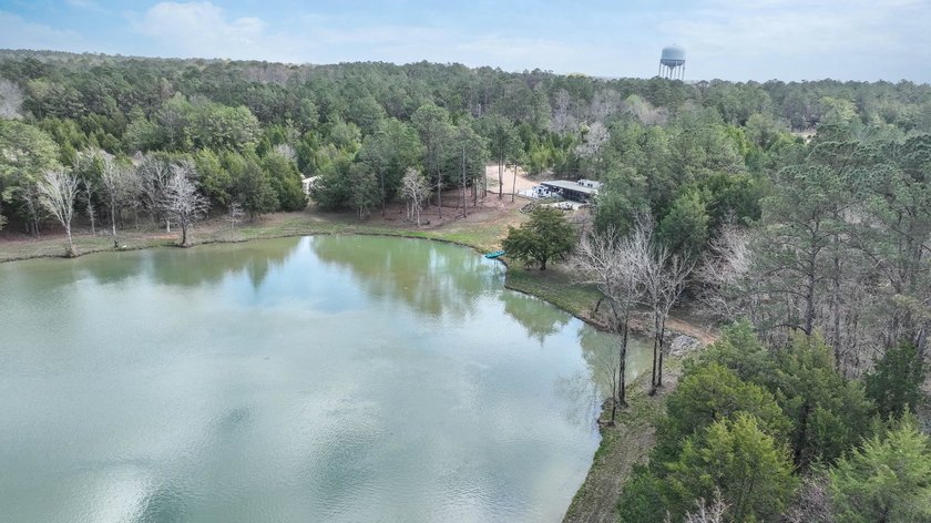 Cedar Pines Retreat offers a balance of convenience and privacy - photo 15