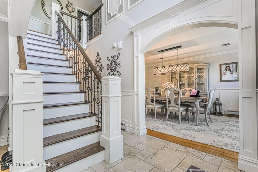 Gorgeous 4 bedroom, 4 bath, 2 Family Center Hall Colonial in - photo 5