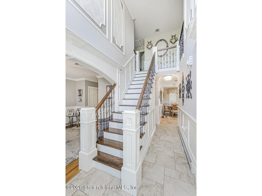 Gorgeous 4 bedroom, 4 bath, 2 Family Center Hall Colonial in - photo 6