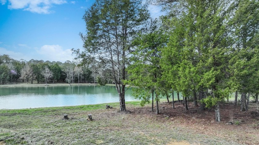 Cedar Pines Retreat offers a balance of convenience and privacy - photo 18
