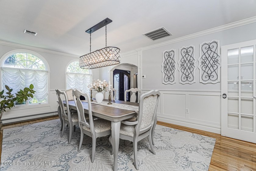 Gorgeous 4 bedroom, 4 bath, 2 Family Center Hall Colonial in - photo 10