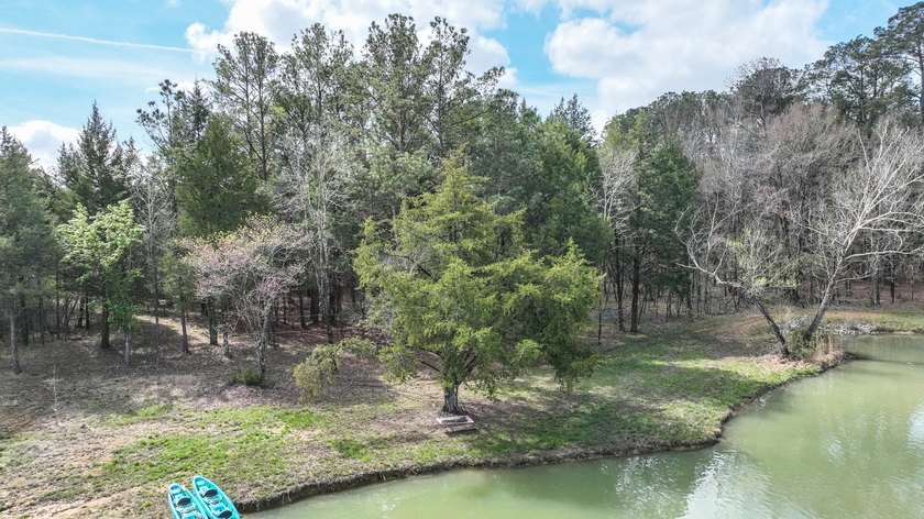 Cedar Pines Retreat offers a balance of convenience and privacy - photo 22