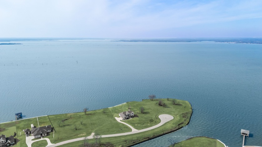 Amazing 4 bed 4 bath lake home on open water! Incredible views! - photo 3