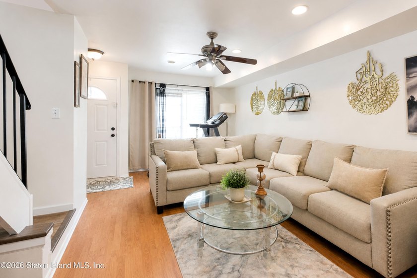 Welcome to this spacious and well-maintained two-bedroom condo - photo 4