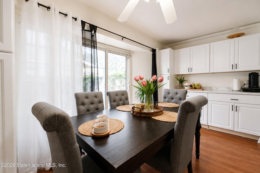 Welcome to this spacious and well-maintained two-bedroom condo - photo 7