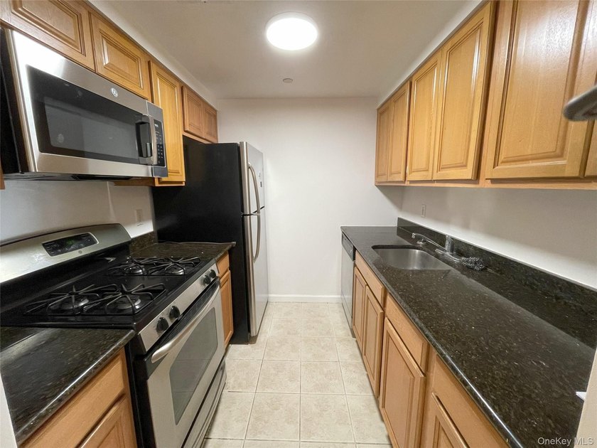 Prime Location, charming 2-Bedroom Co-op at 1259 Grant Ave #8A - photo 3