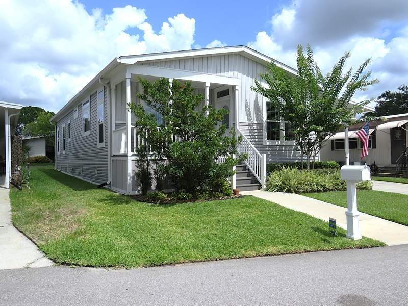 This very well appointed 3 bedroom 2 bath home is impressive - photo 3