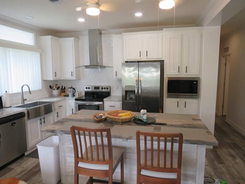 This very well appointed 3 bedroom 2 bath home is impressive - photo 7