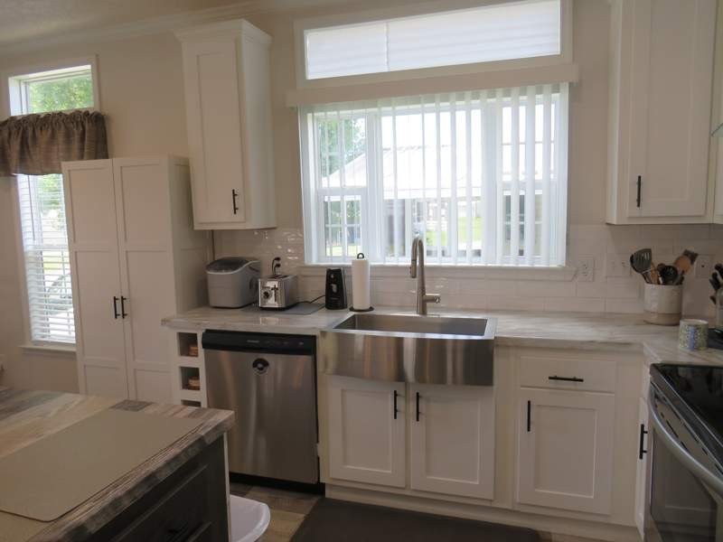 This very well appointed 3 bedroom 2 bath home is impressive - photo 8
