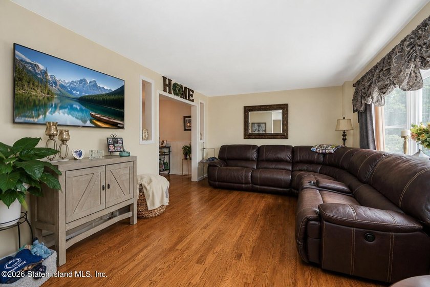 Beautiful 25-foot semi-attached home located in the heart of - photo 9