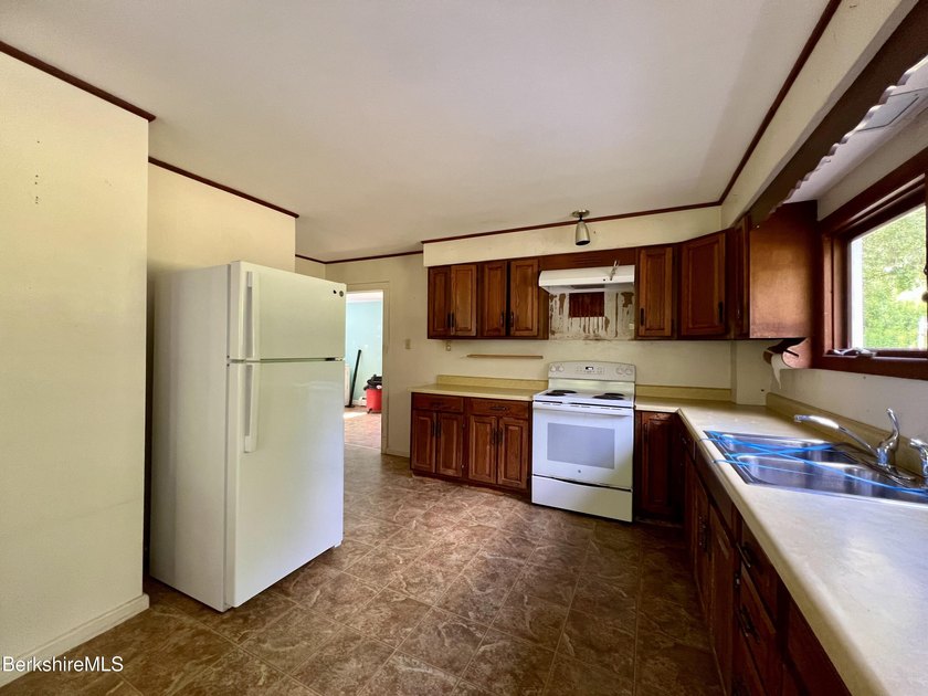 Great potential in a lovely setting. Located on a dead end, this - photo 13