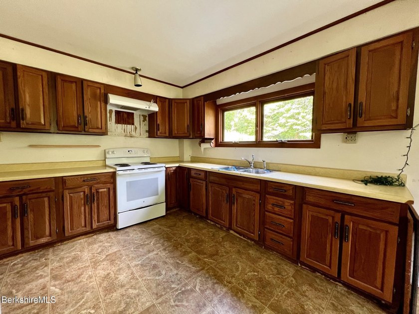 Great potential in a lovely setting. Located on a dead end, this - photo 14