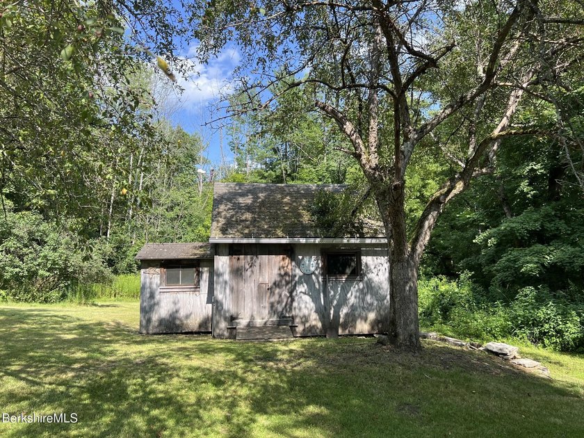 Great potential in a lovely setting. Located on a dead end, this - photo 26