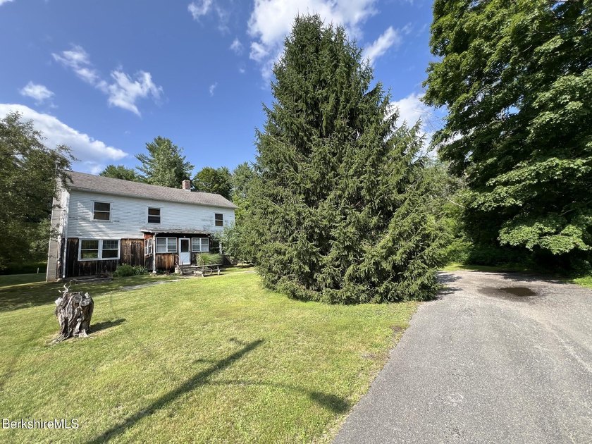 Great potential in a lovely setting. Located on a dead end, this - photo 28
