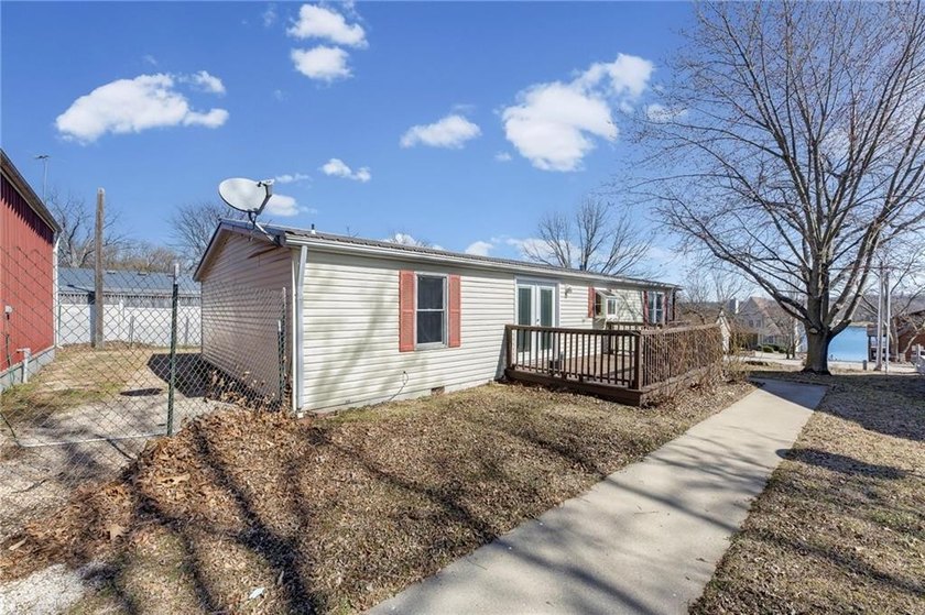 UNBEATABLE VALUE IN LINN VALLEY LAKES! Discover your dream - photo 31