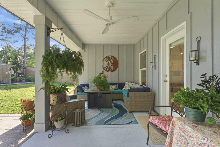Must See this Gorgeous and spacious 4 bedroom 3 bathroom - photo 34