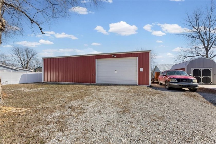 UNBEATABLE VALUE IN LINN VALLEY LAKES! Discover your dream - photo 38