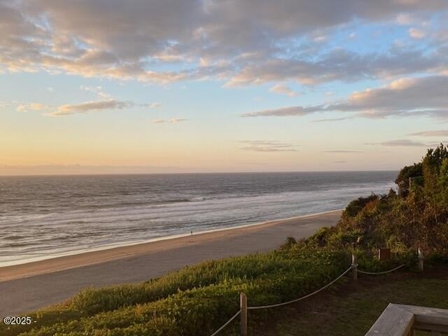 Experience the ultimate OCEANFRONT NW Lincoln City coastal - photo 3