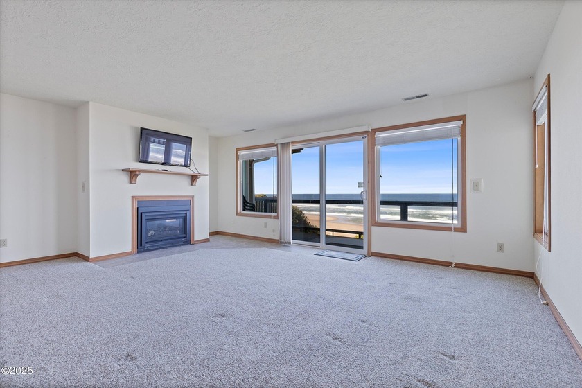 Experience the ultimate OCEANFRONT NW Lincoln City coastal - photo 7