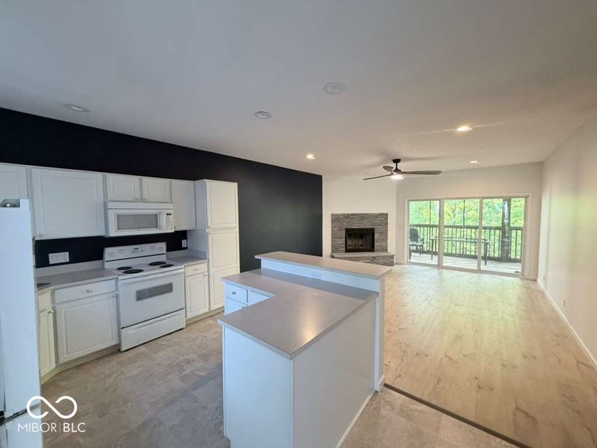 Welcome to 9640 S Bay Pointe Ct, Unit 11 in Bloomington, IN! - photo 5