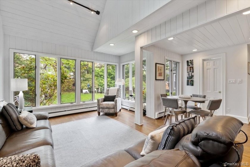 Welcome to this lovely side hall colonial boasting 4 bedrooms, 3 - photo 12