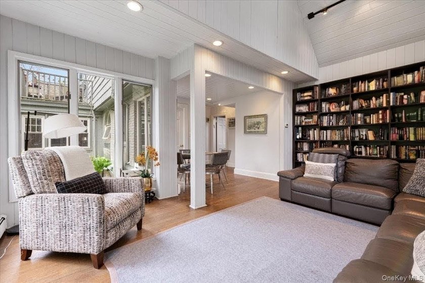 Welcome to this lovely side hall colonial boasting 4 bedrooms, 3 - photo 13