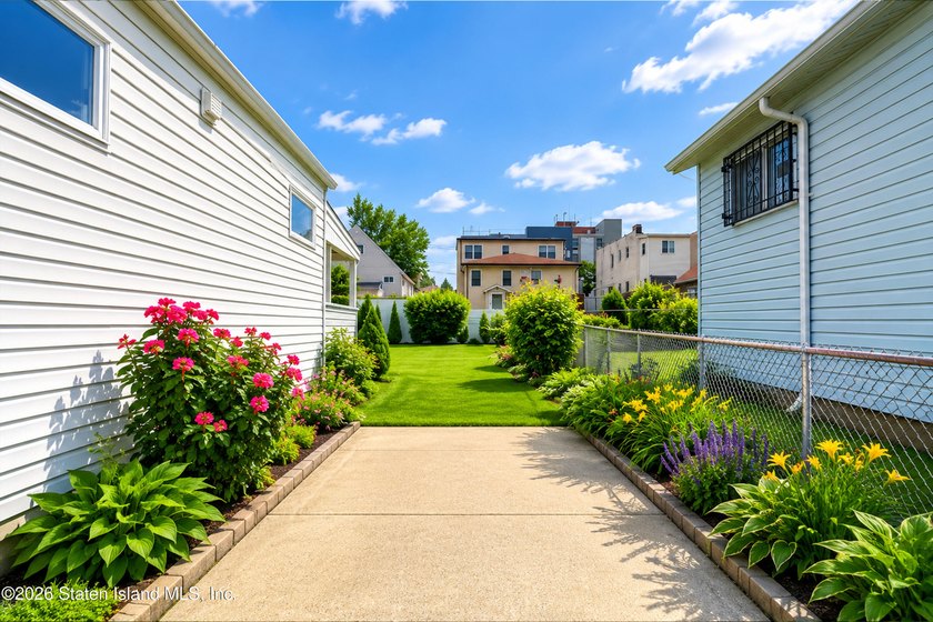 A charming 4-bedroom, 1-bath Cape Cod in Willowbrook, this home - photo 3