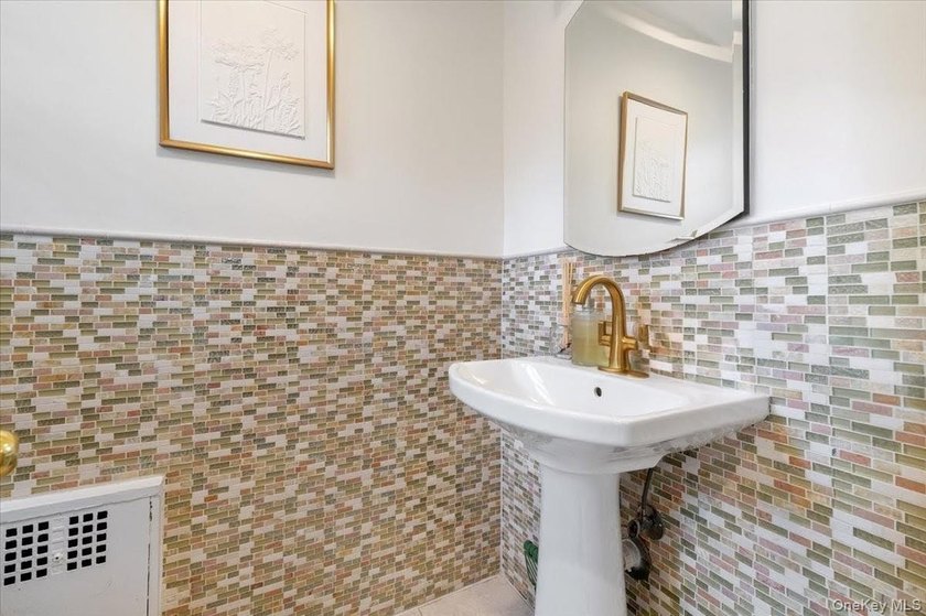 Welcome to this lovely side hall colonial boasting 4 bedrooms, 3 - photo 14