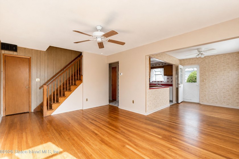 A charming 4-bedroom, 1-bath Cape Cod in Willowbrook, this home - photo 4