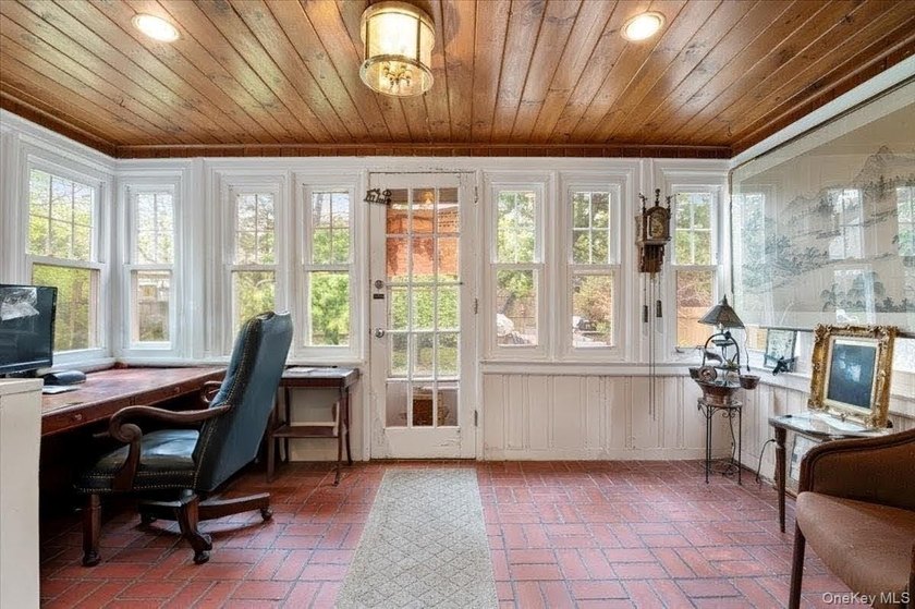 Welcome to this lovely side hall colonial boasting 4 bedrooms, 3 - photo 15