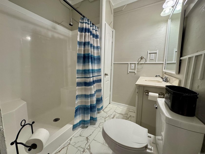 Mixed-use Commercial/Residential opportunity with partial owner - photo 21