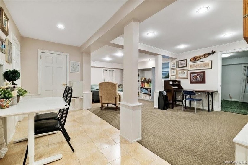 Welcome to this lovely side hall colonial boasting 4 bedrooms, 3 - photo 22