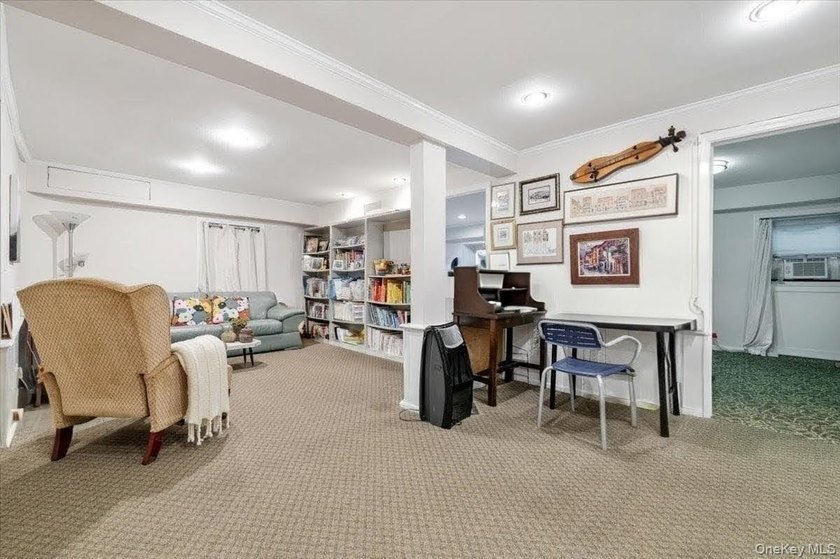 Welcome to this lovely side hall colonial boasting 4 bedrooms, 3 - photo 23