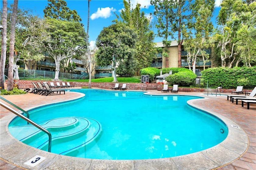 Welcome to your own peaceful retreat where lush greenery - photo 26
