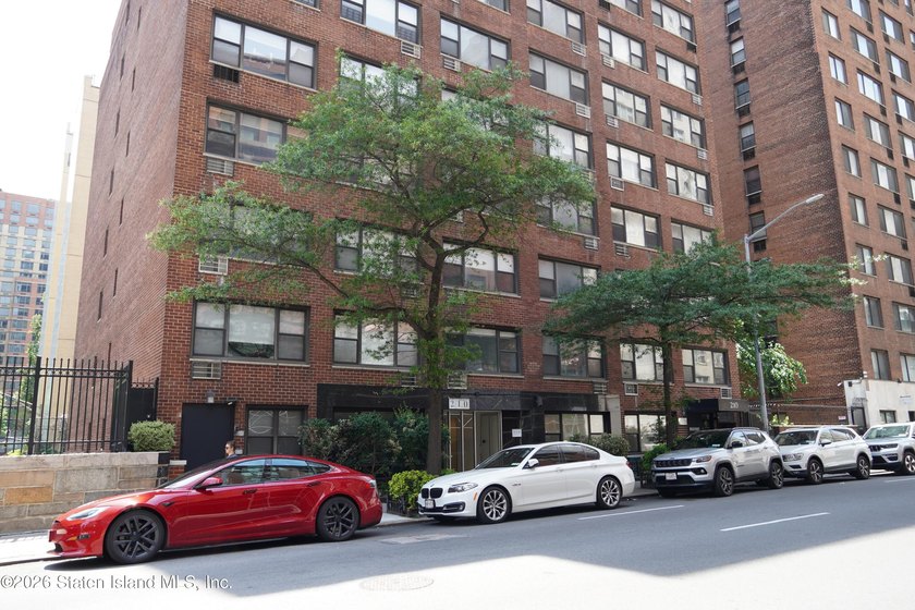 Welcome home to Unit 4G at 210 East 36th Street, a beautifully - photo 2