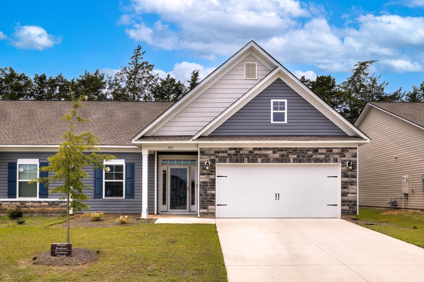 Must-see Victoria II in Stillpointe! This beautiful ranch-style - photo 2