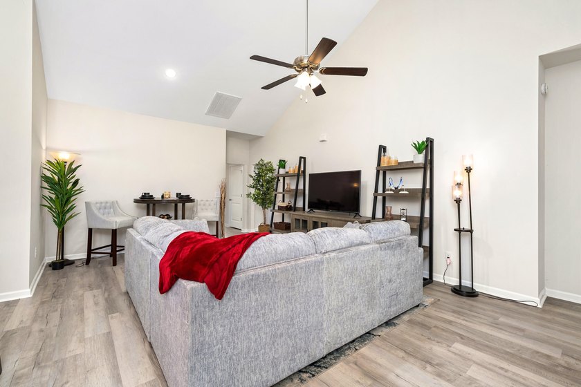 Must-see Victoria II in Stillpointe! This beautiful ranch-style - photo 10